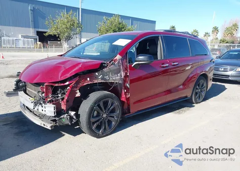 2022 Toyota Sienna Xse z USA, uszkodzony, nr VIN 5TDDRKEC6NS077062